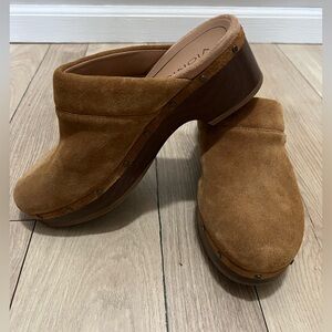 Vionic Brown Suede Clogs Size 7
